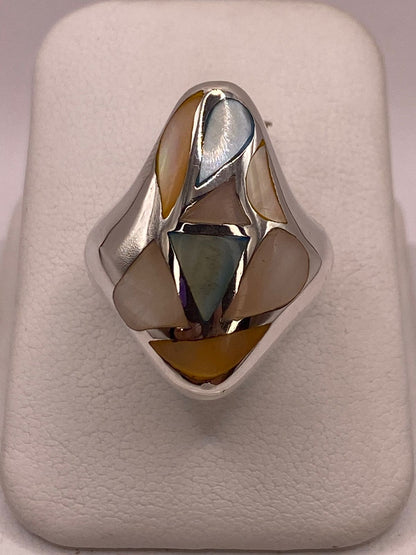 Anillo de Plata Ley 925 con Nácar Natural en báscula mostrando peso