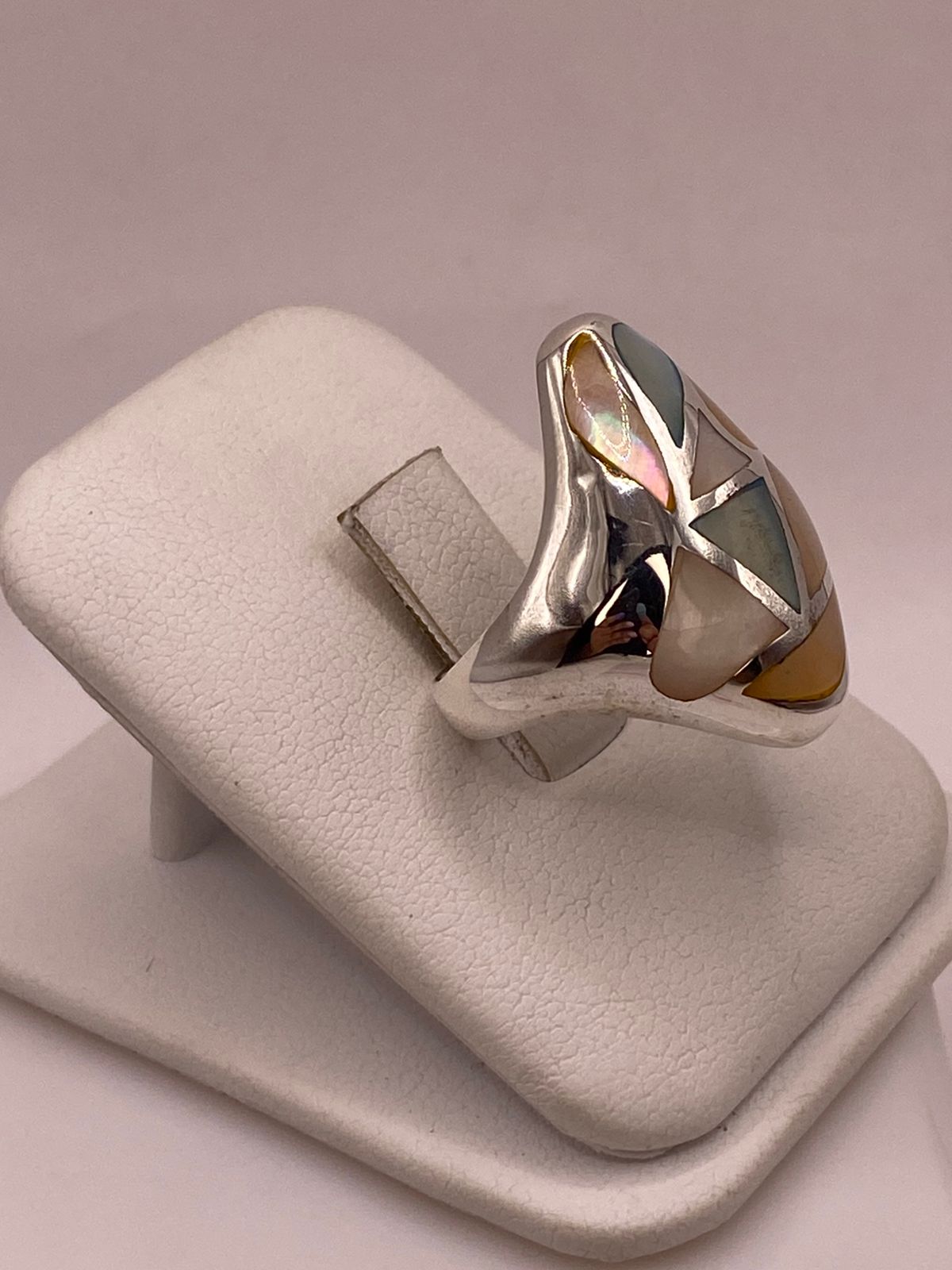 Anillo de Plata Ley 925 con Nácar Natural, vista lateral