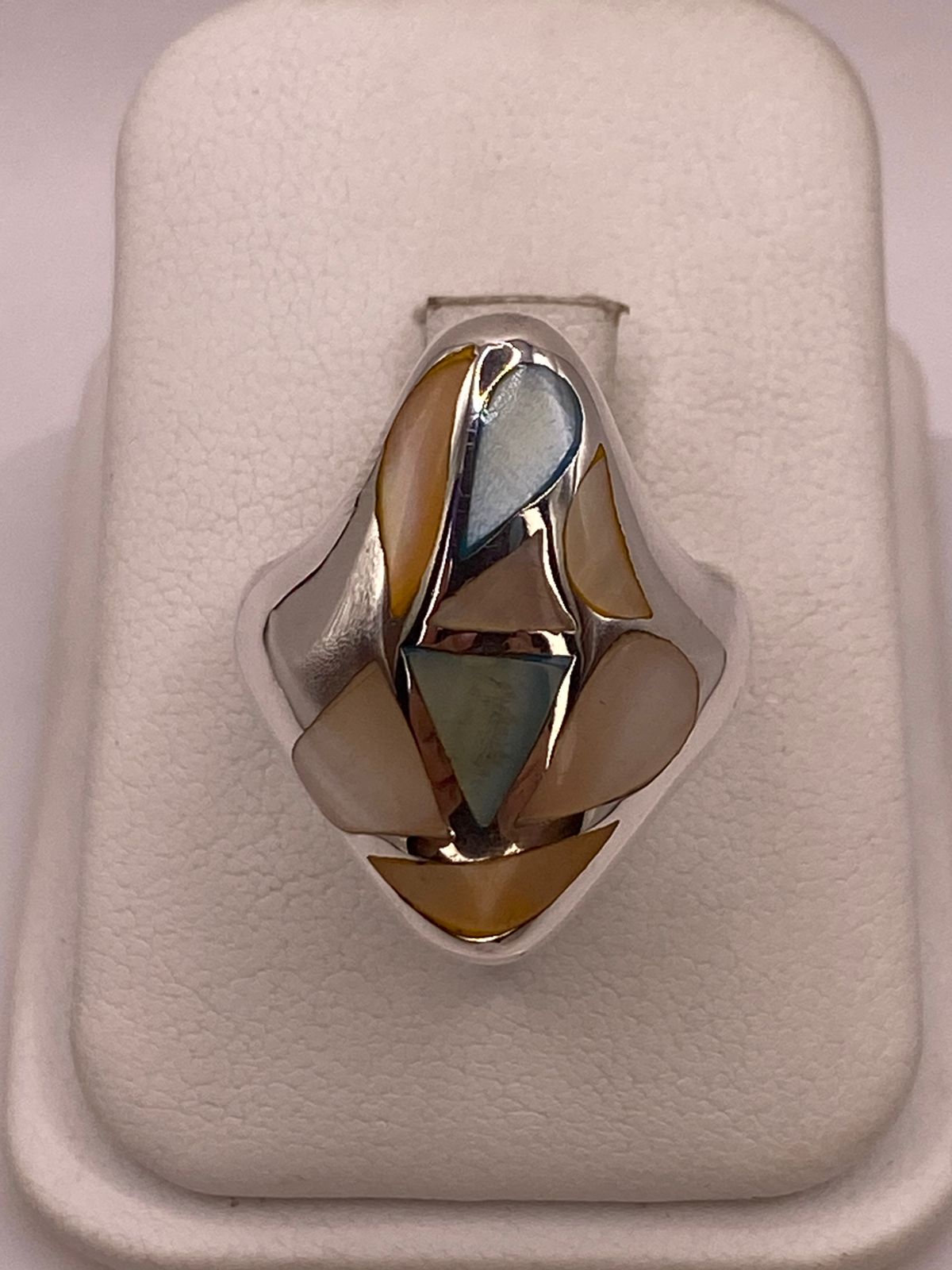 Anillo de Plata Ley 925 con Nácar Natural, vista frontal
