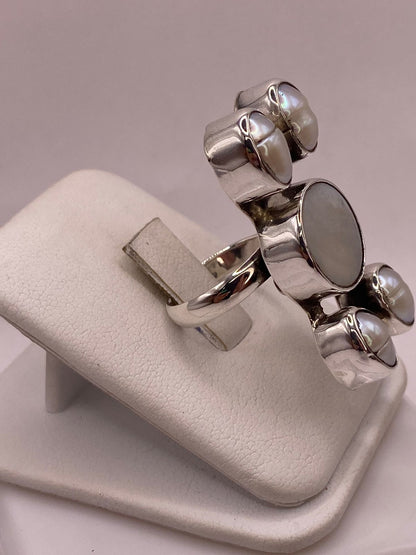 Anillo de Plata Ley 925 con Nácar y Perla, vista lateral