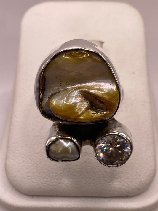 Anillo de Plata Ley 925 con Nácar y Zirconia — vista lateral