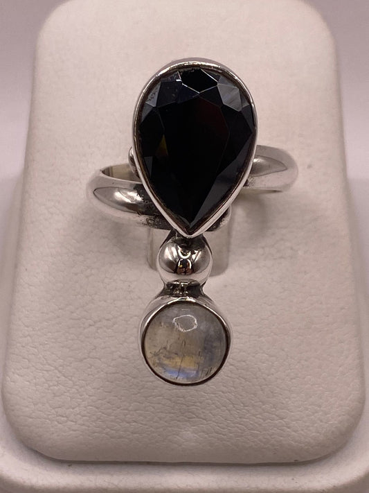 Anillo de Plata Ley 925 con Obsidiana y Piedra Luna en báscula mostrando peso