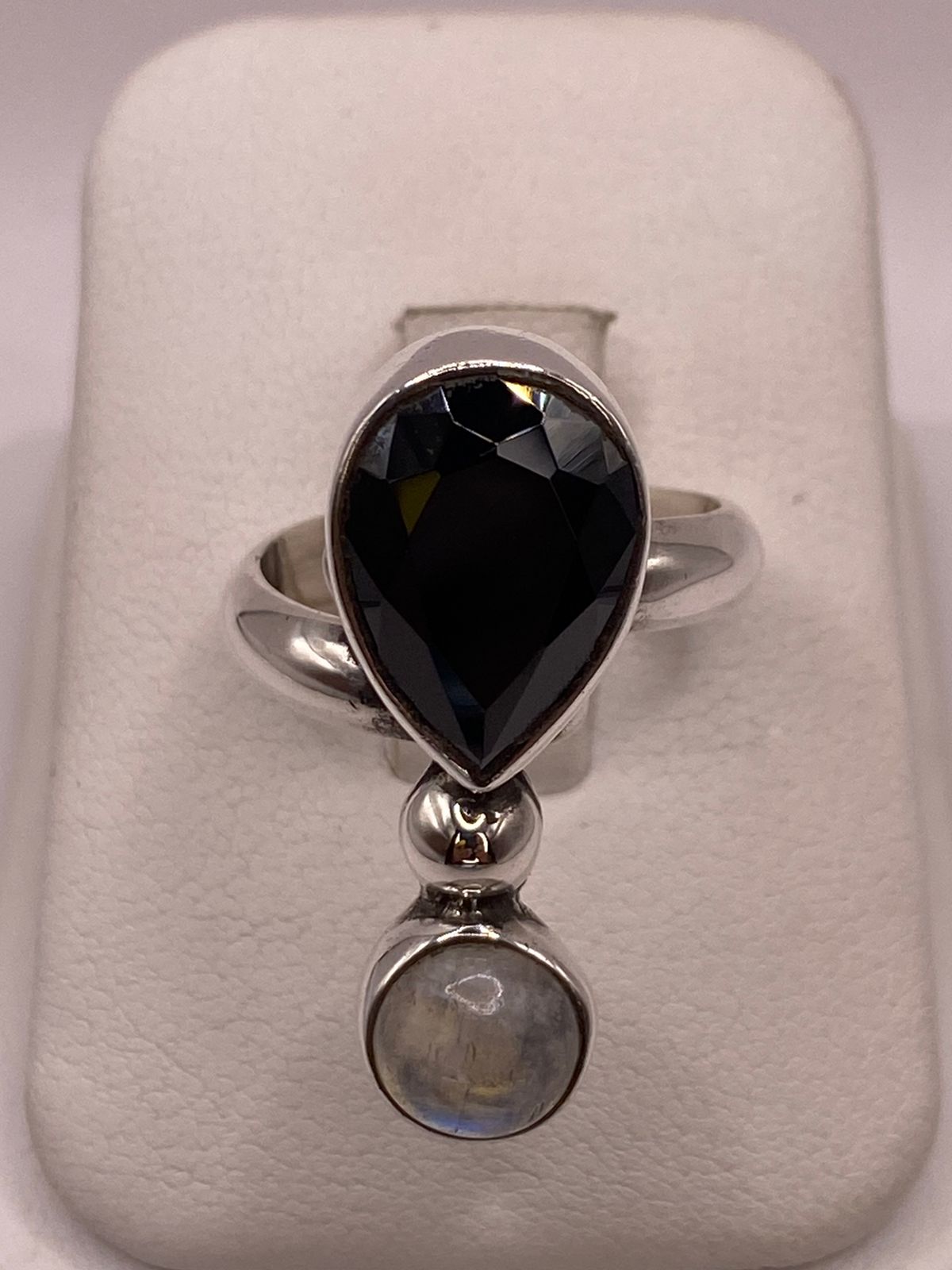 Anillo de Plata Ley 925 con Obsidiana y Piedra Luna, vista frontal