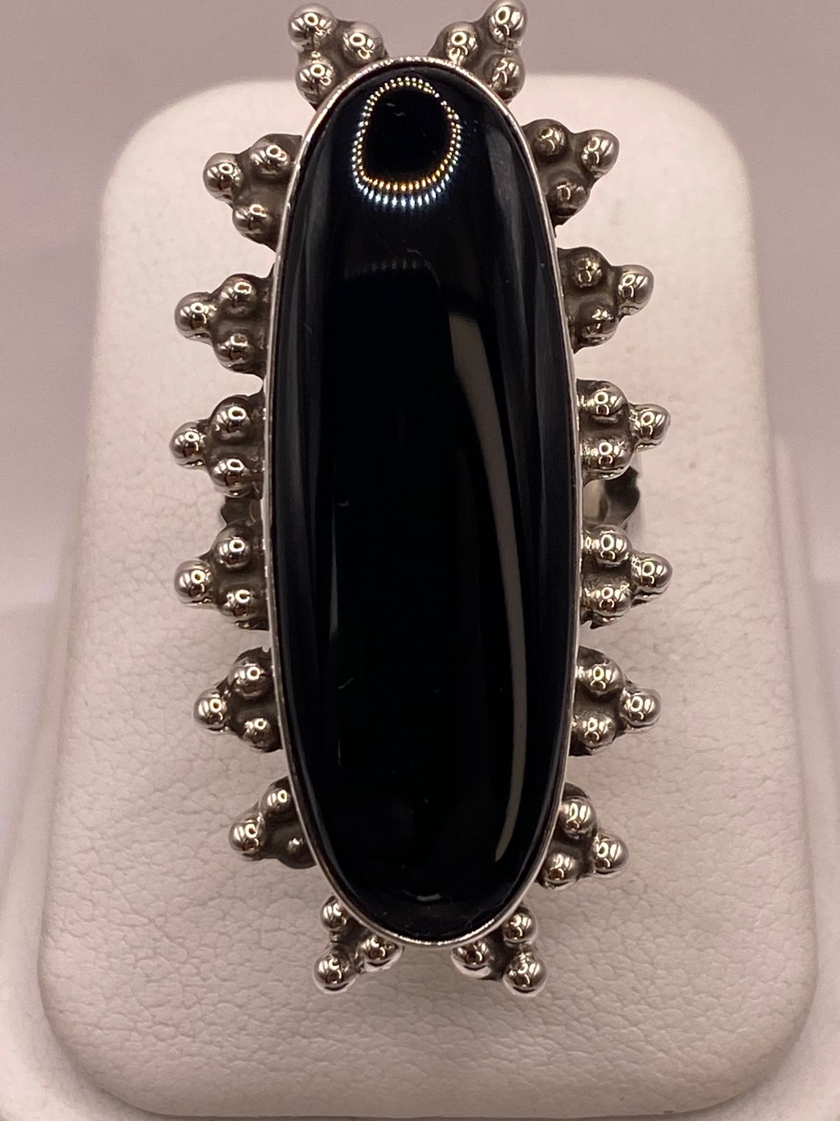 Anillo de Plata Ley 925 con Ónix Negro, vista frontal