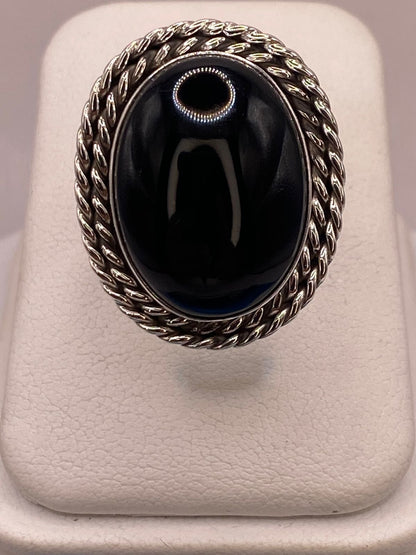 Anillo de Plata Ley 925 con Ónix Negro, vista de detalle