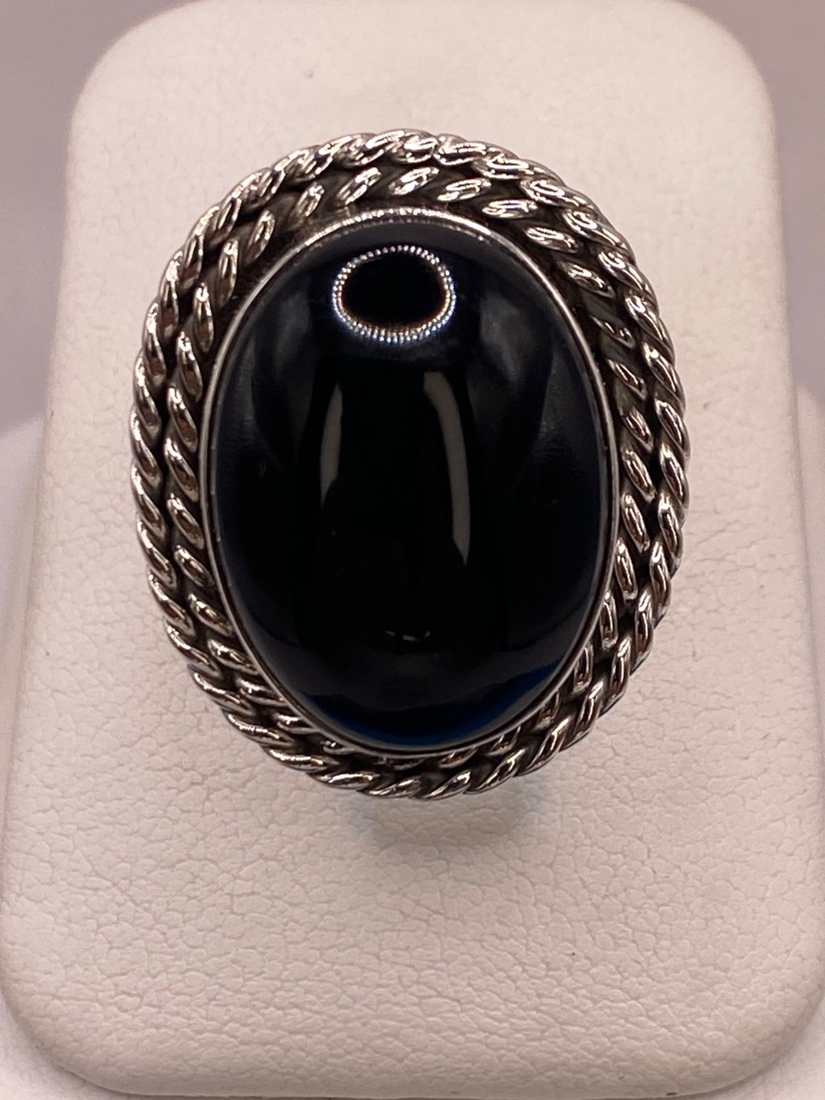 Anillo de Plata Ley 925 con Ónix Negro, vista frontal