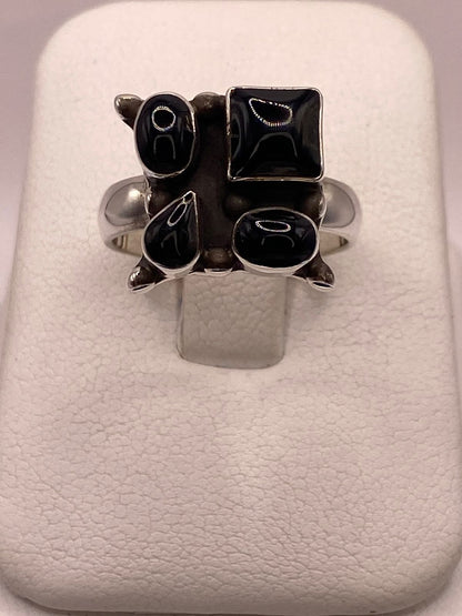 Anillo de Plata Ley 925 con Ónix Negro — vista lateral