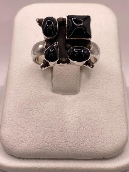 Anillo de Plata Ley 925 con Ónix Negro, vista lateral