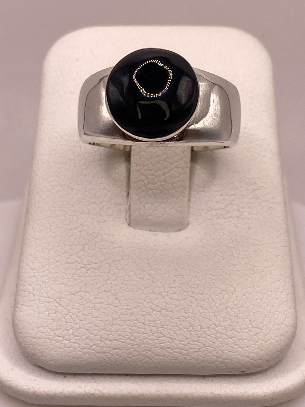 Anillo de Plata Ley 925 con Ónix Negro, vista frontal