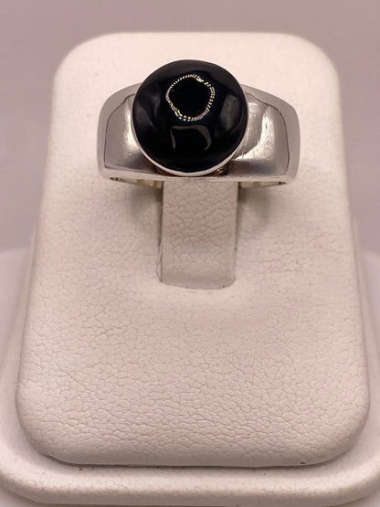 Anillo de Plata Ley 925 con Ónix Negro, vista frontal