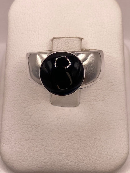 Anillo de Plata Ley 925 con Ónix Negro, vista de detalle