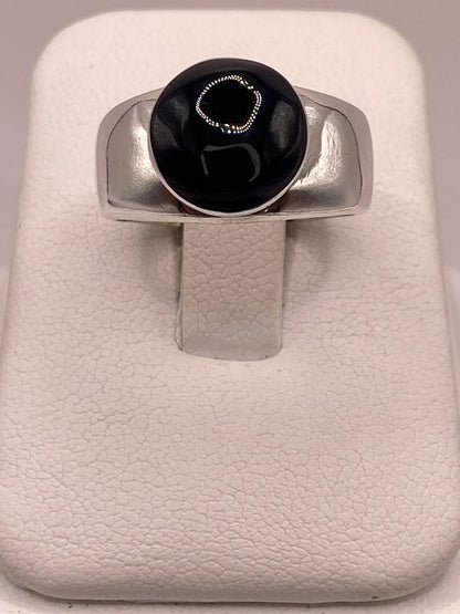 Anillo de Plata Ley 925 con Ónix Negro — ángulo diagonal
