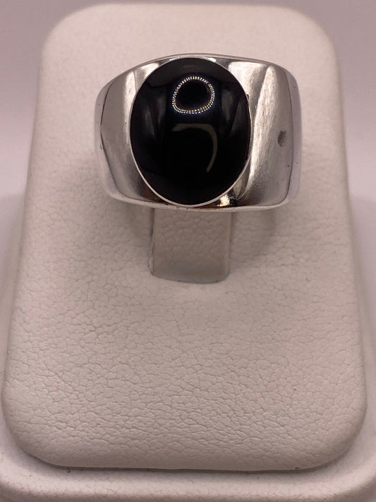 Anillo de Plata Ley 925 con Ónix Negro — ángulo diagonal