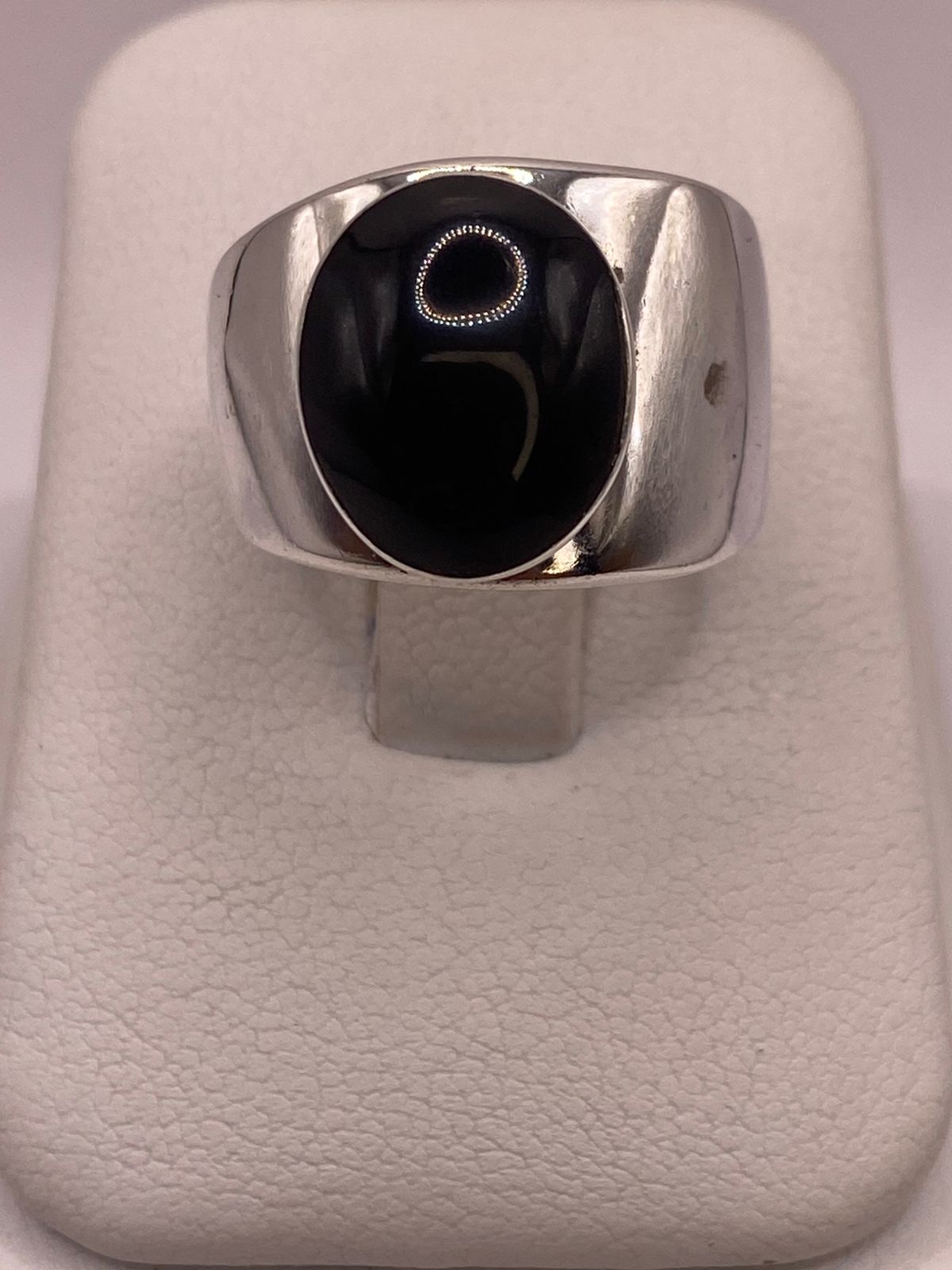 Anillo de Plata Ley 925 con Ónix Negro, vista frontal