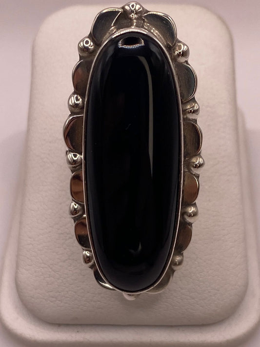 Anillo de Plata Ley 925 con Ónix Negro — vista lateral