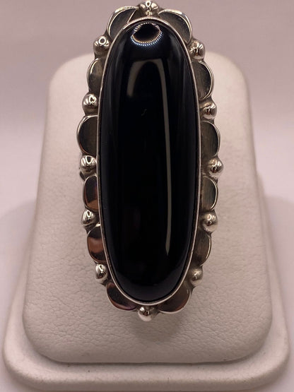 Anillo de Plata Ley 925 con Ónix Negro, vista lateral