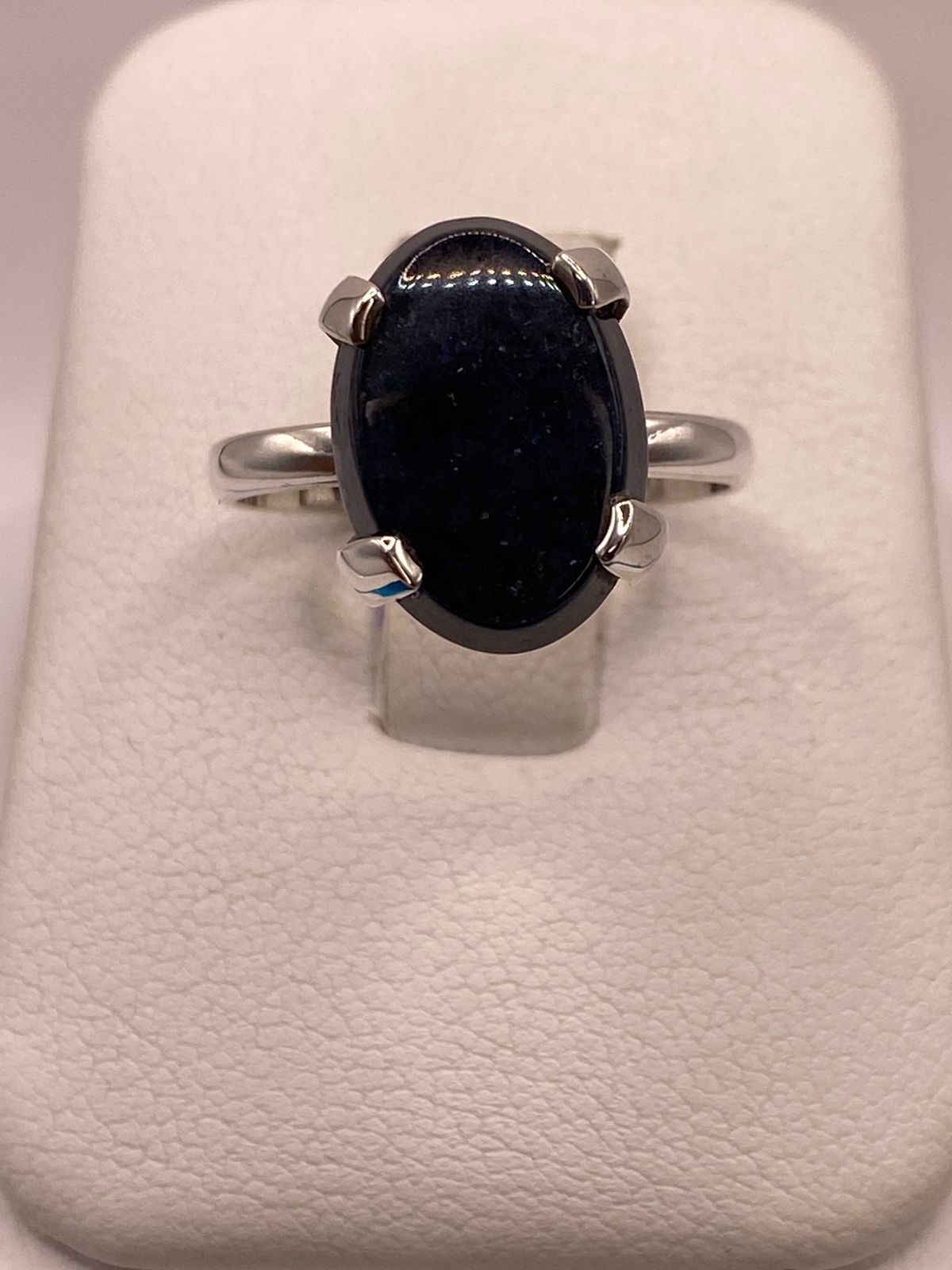 Anillo de Plata Ley 925 con Ónix Negro Natural, vista frontal