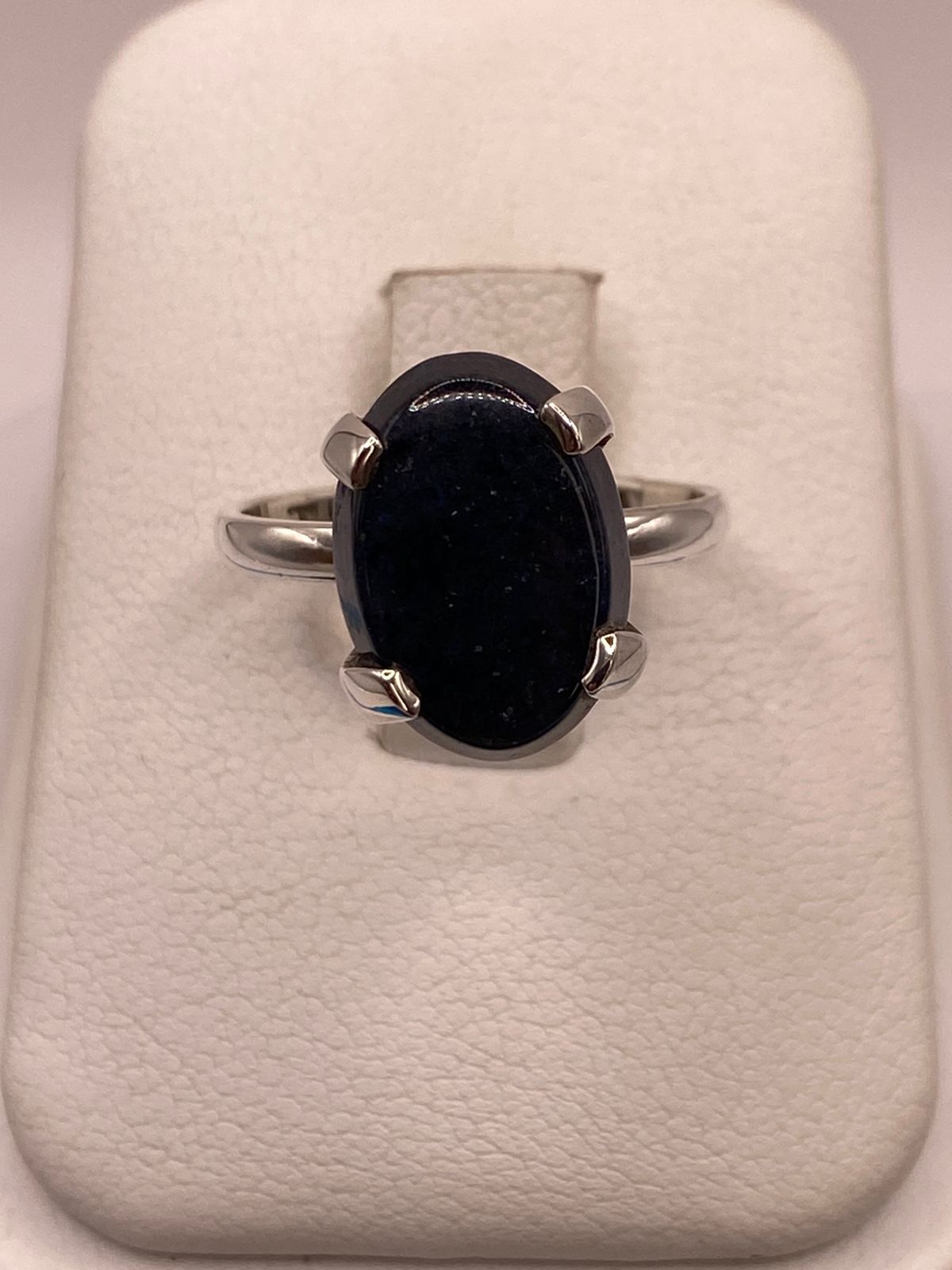 Anillo de Plata Ley 925 con Ónix Negro Natural, vista lateral