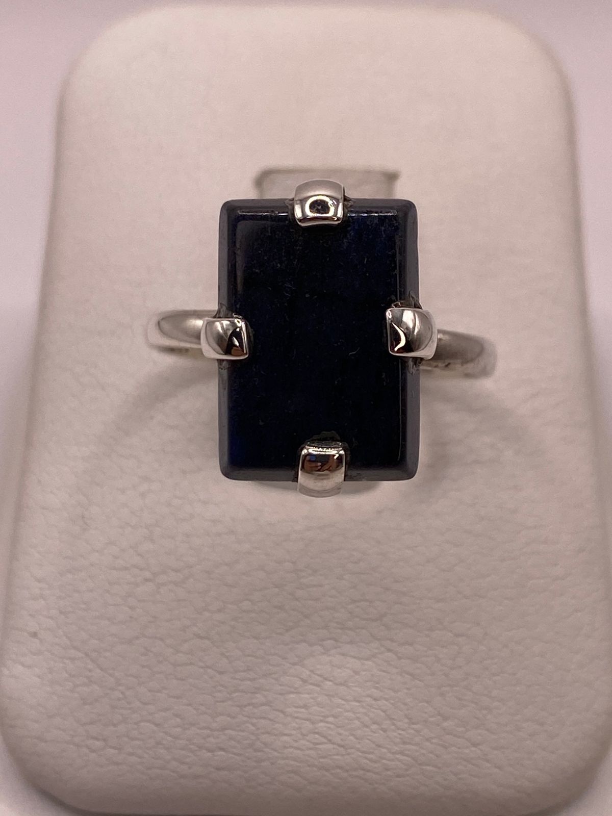 Anillo de Plata Ley 925 con Ónix Negro Natural, vista frontal