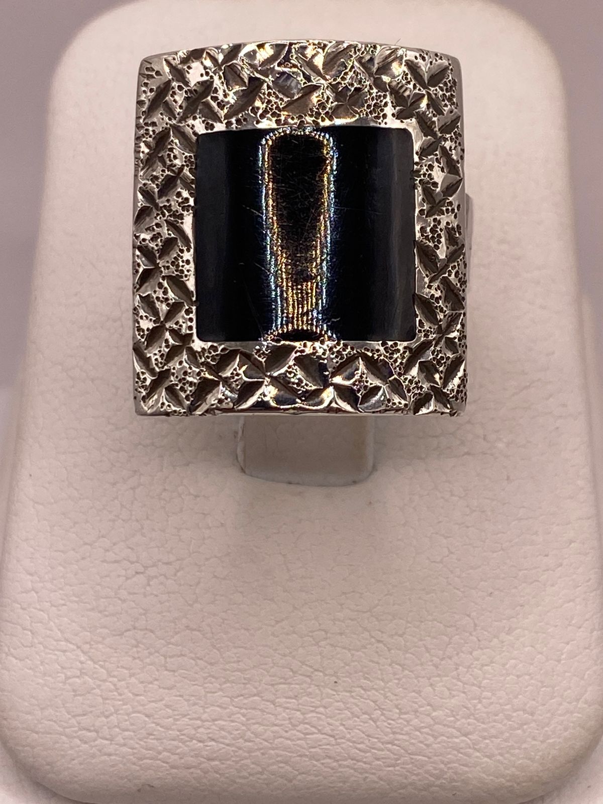 Anillo de Plata Ley 925 con Ónix Negro, vista frontal