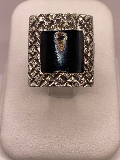 Anillo de Plata Ley 925 con Ónix Negro, vista de detalle
