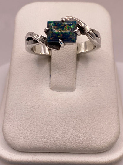 Anillo de Plata Ley 925 con Ópalo Azul — ángulo diagonal