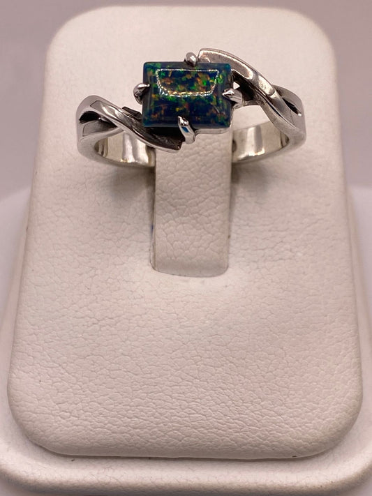 Anillo de Plata Ley 925 con Ópalo Azul — ángulo diagonal