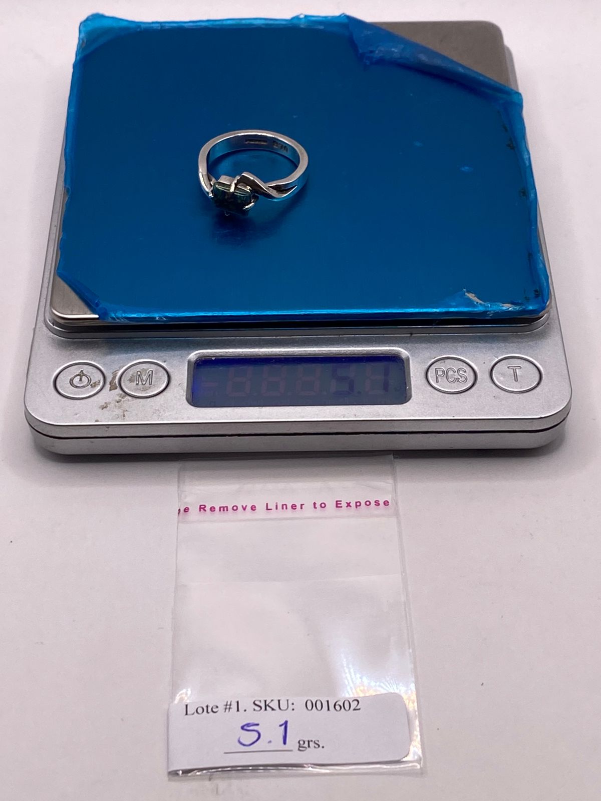 Anillo de Plata Ley 925 con Ópalo Azul, peso en gramos (báscula)