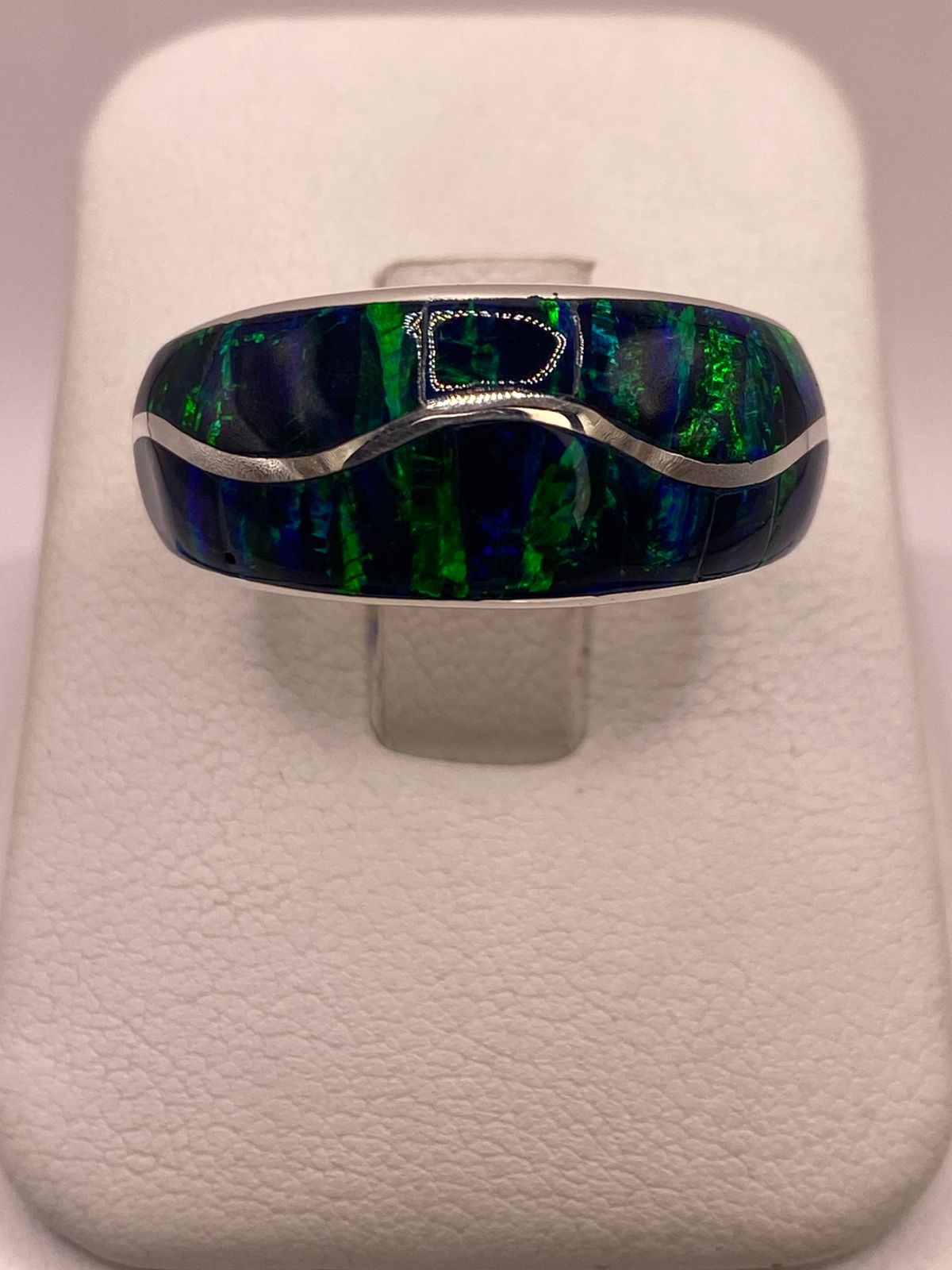 Anillo de Plata Ley 925 con Ópalo Azul y Verde Diseño Envolvente, vista frontal