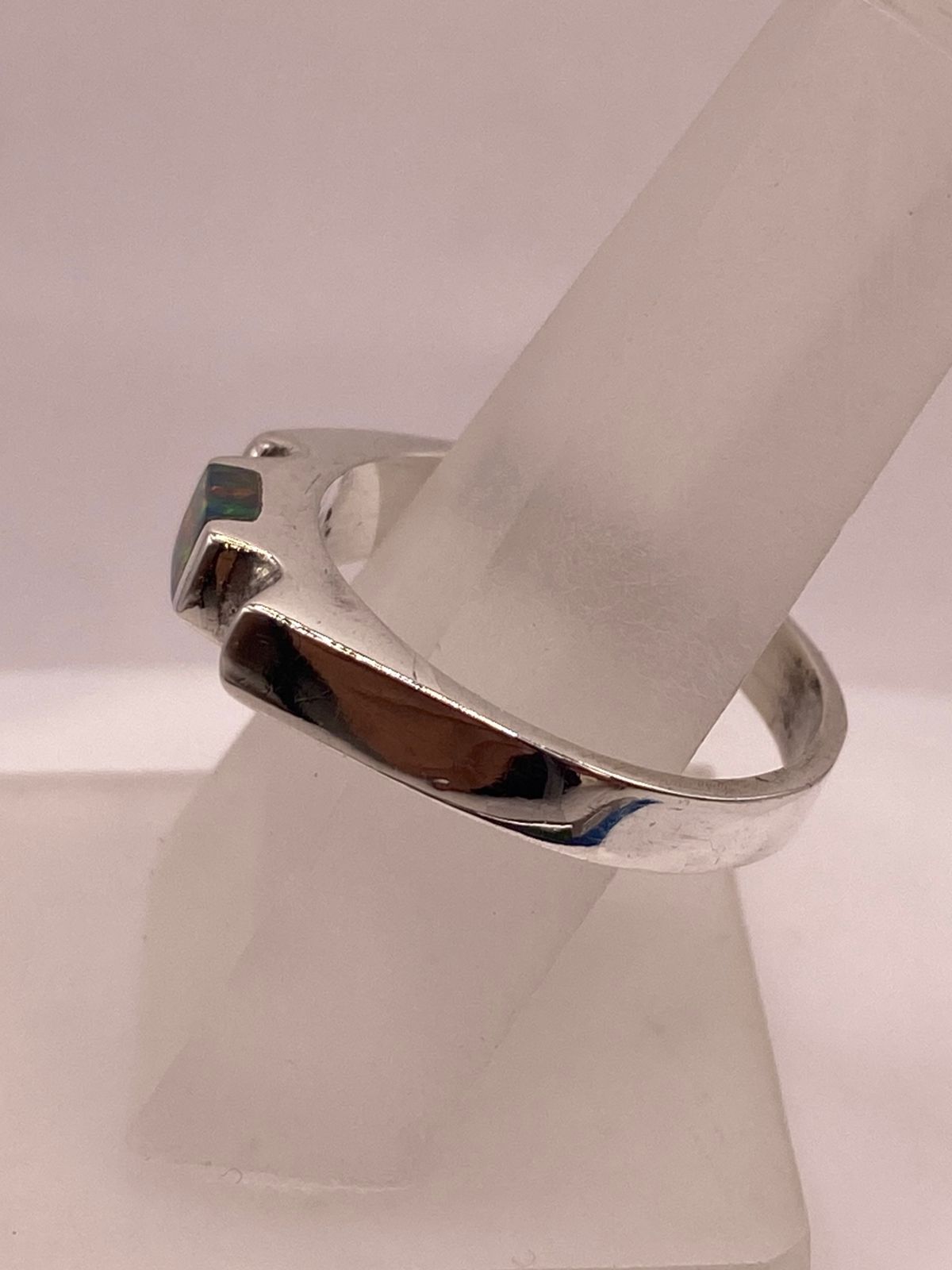 Anillo de Plata Ley 925 con Ópalo de Fuego, vista de detalle