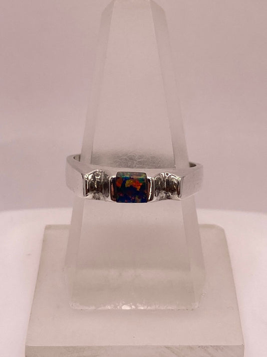 Anillo de Plata Ley 925 con Ópalo de Fuego — ángulo diagonal