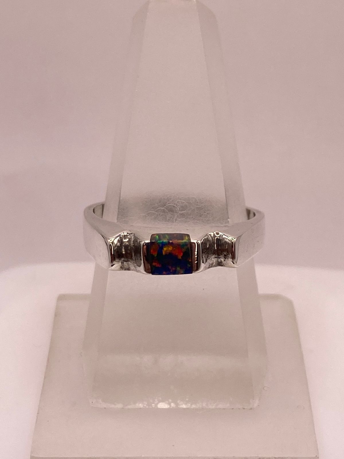 Anillo de Plata Ley 925 con Ópalo de Fuego, vista lateral