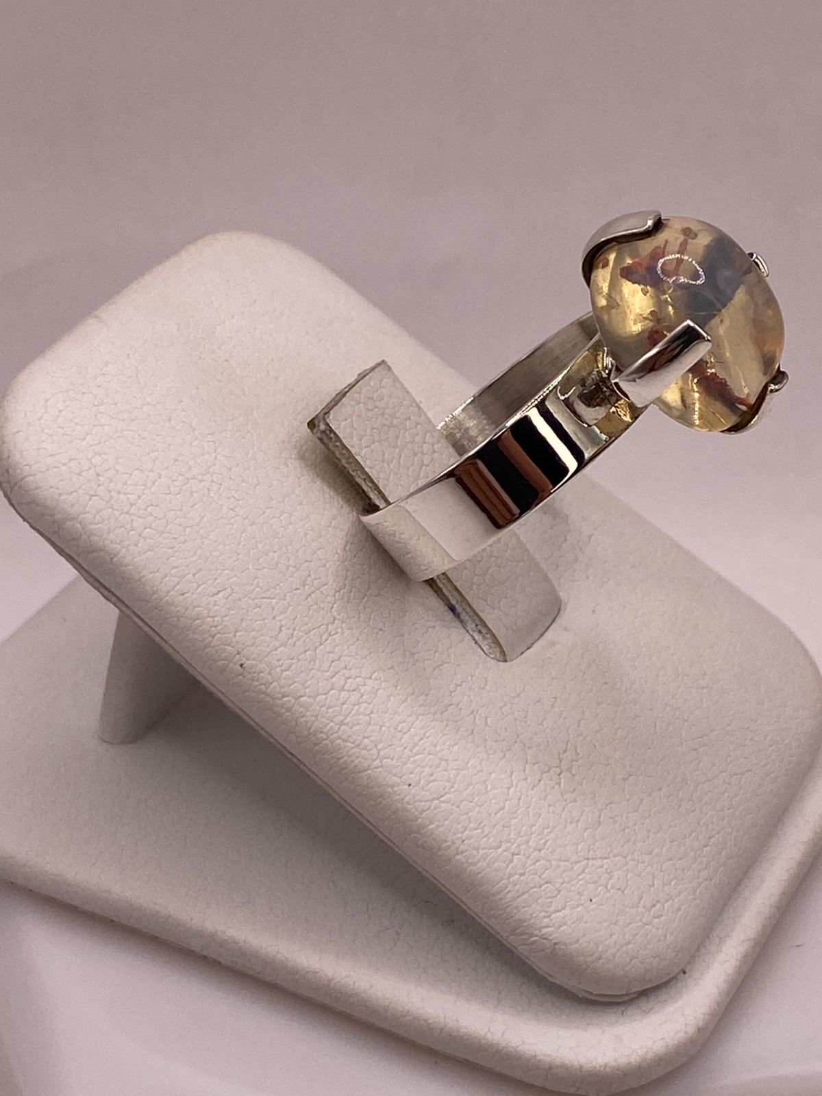 Anillo de Plata Ley 925 con Ópalo de Fuego, vista lateral