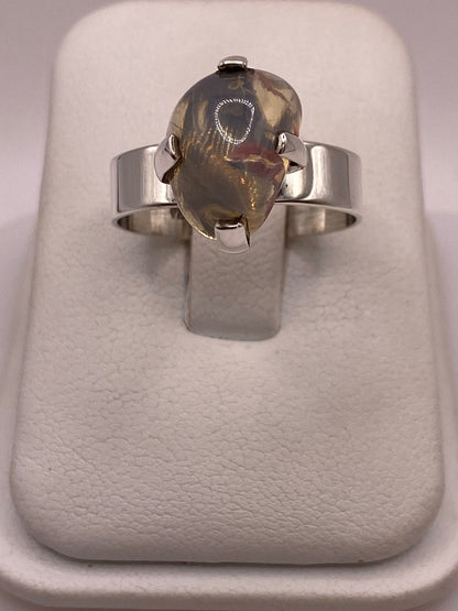 Anillo de Plata Ley 925 con Ópalo de Fuego — ángulo diagonal