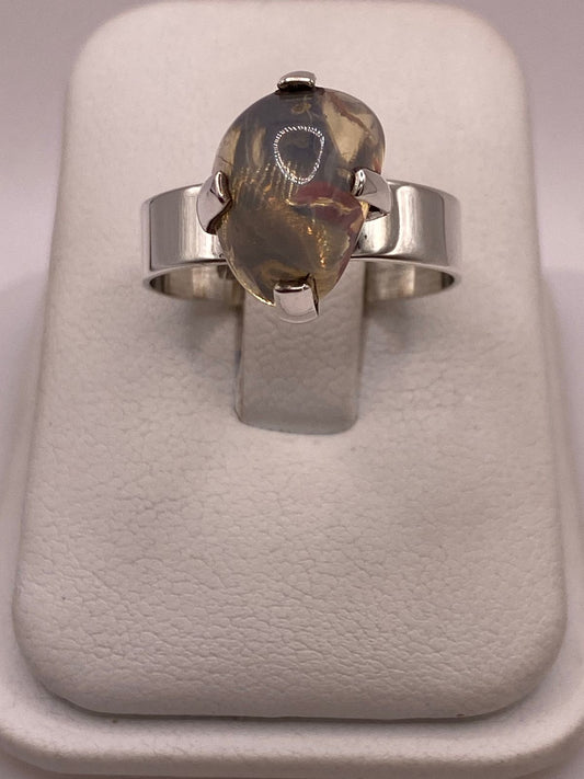 Anillo de Plata Ley 925 con Ópalo de Fuego — ángulo diagonal