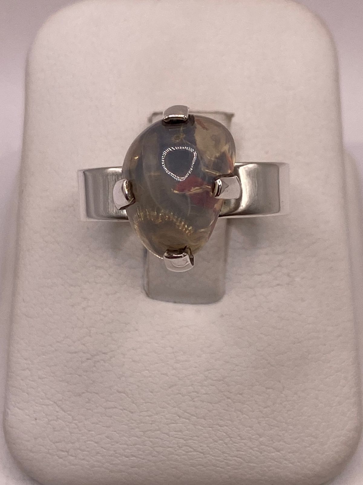Anillo de Plata Ley 925 con Ópalo de Fuego, vista de detalle