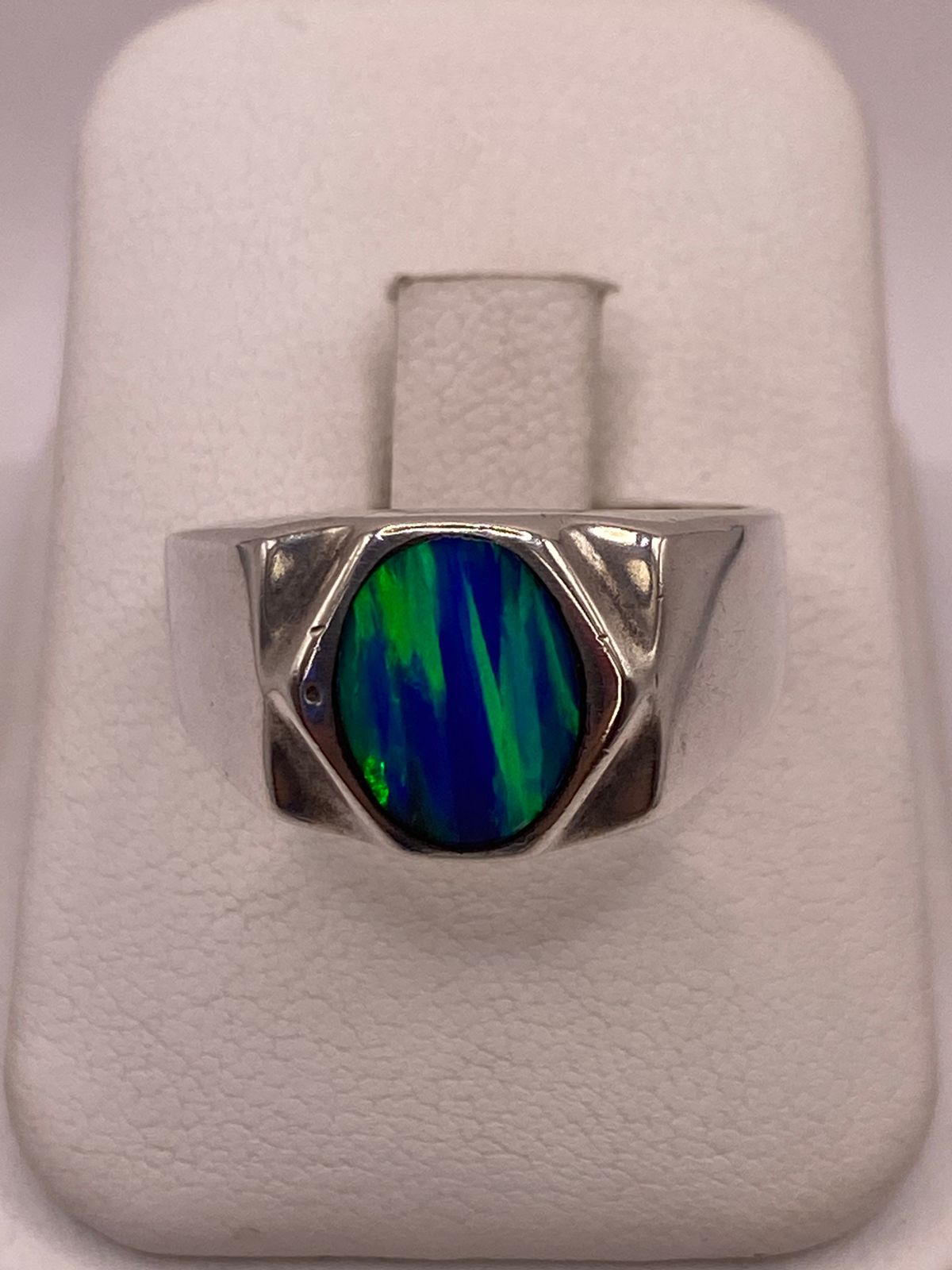 Anillo de Plata Ley 925 con Ópalo de Fuego — ángulo diagonal