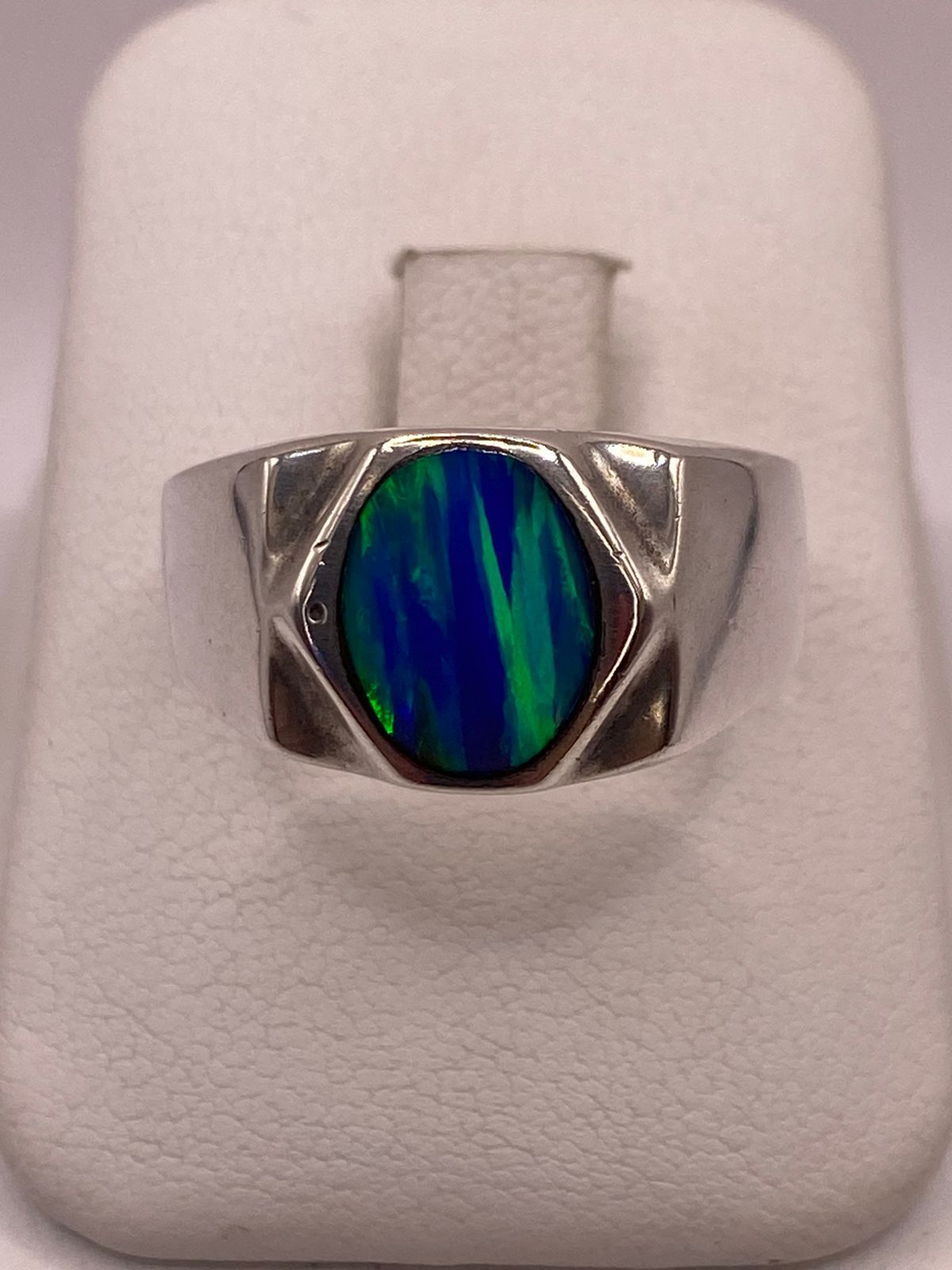 Anillo de Plata Ley 925 con Ópalo de Fuego, vista de detalle