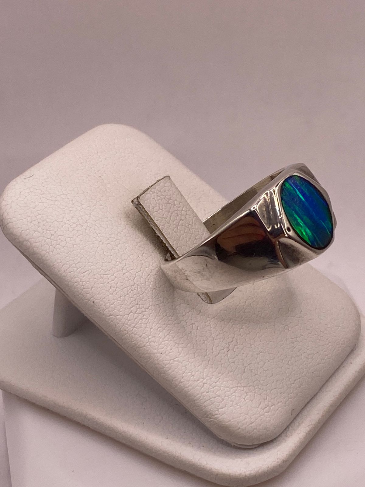 Anillo de Plata Ley 925 con Ópalo de Fuego, vista lateral