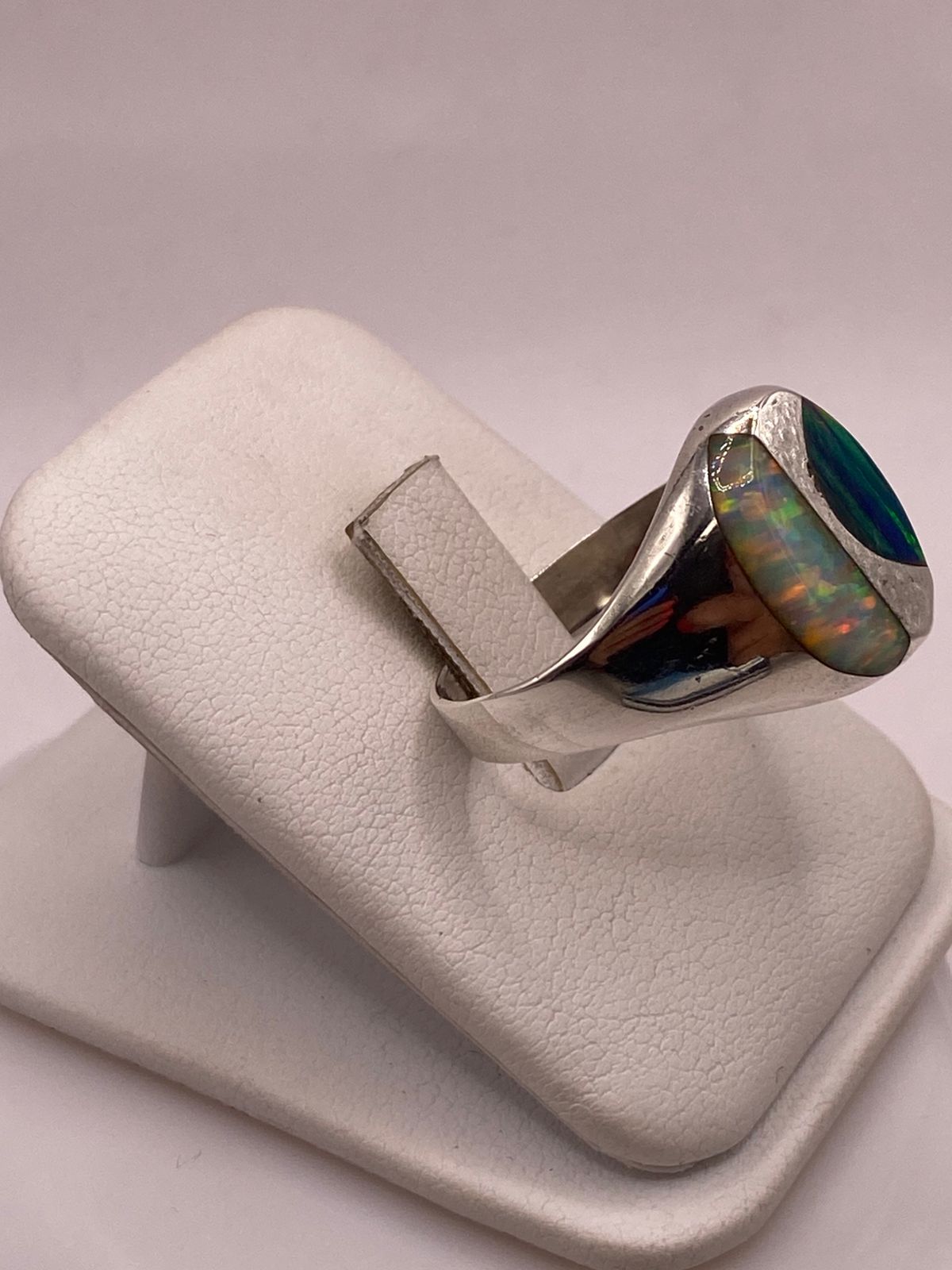 Anillo de Plata Ley 925 con Ópalo de Fuego, vista lateral