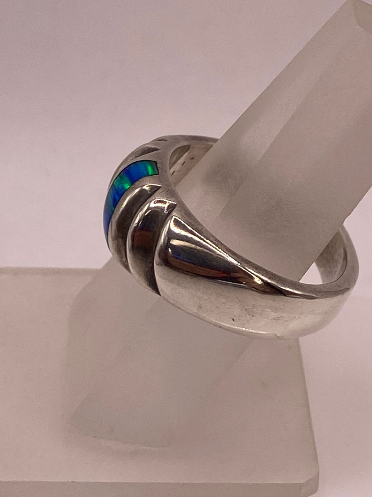 Anillo de Plata Ley 925 con Ópalo de Fuego Azul, vista lateral
