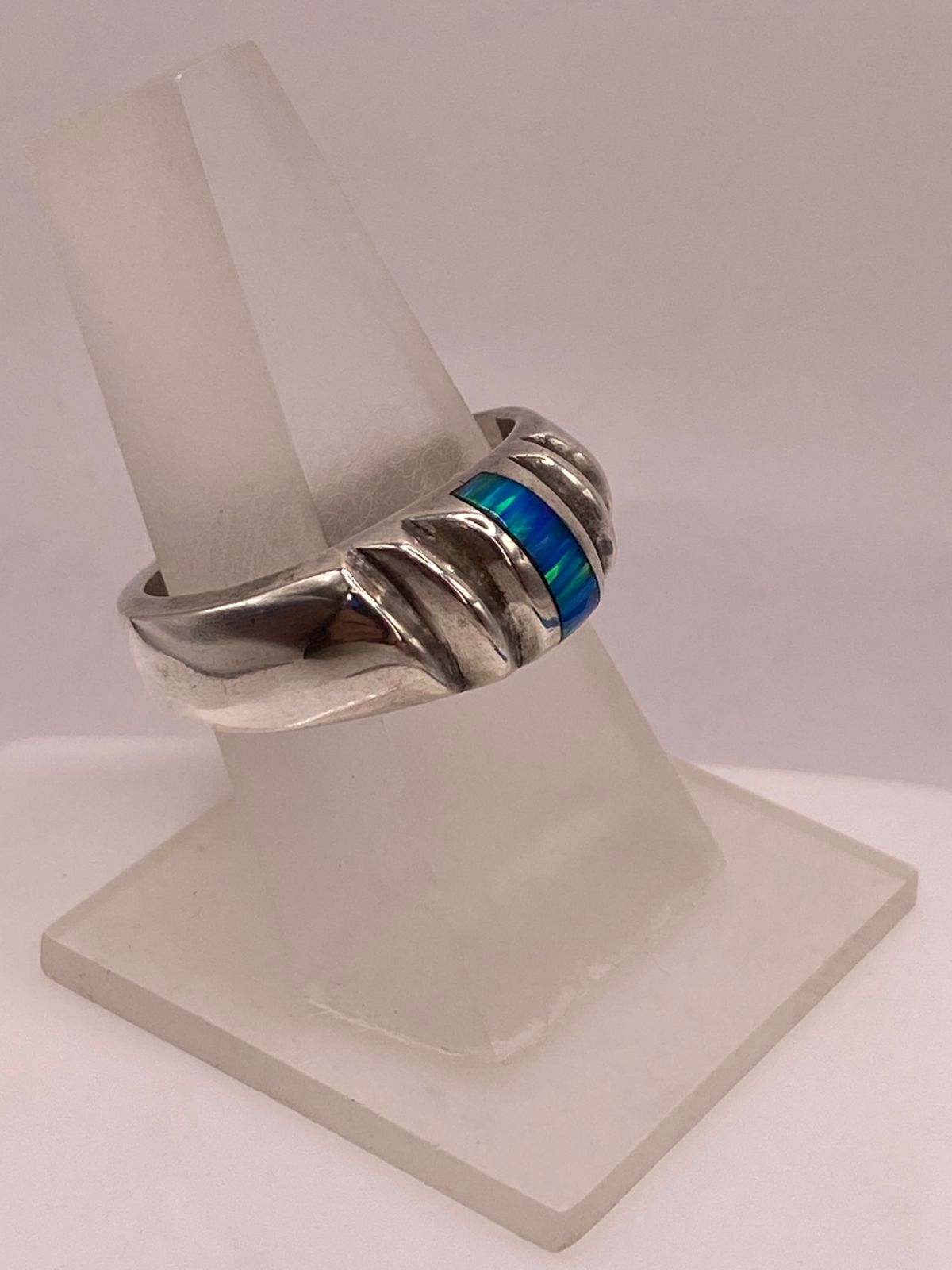 Anillo de Plata Ley 925 con Ópalo de Fuego Azul, vista frontal