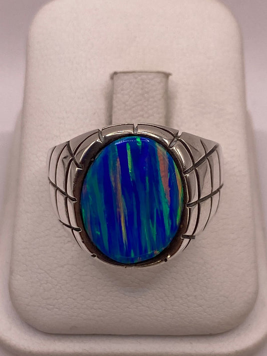 Anillo de Plata Ley 925 con Ópalo de Fuego Azul — ángulo diagonal