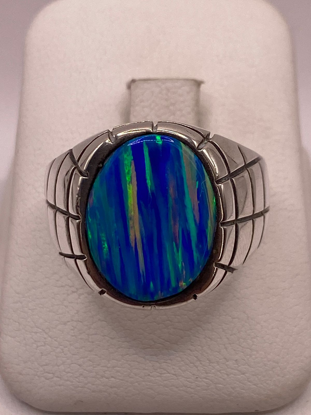 Anillo de Plata Ley 925 con Ópalo de Fuego Azul, vista frontal