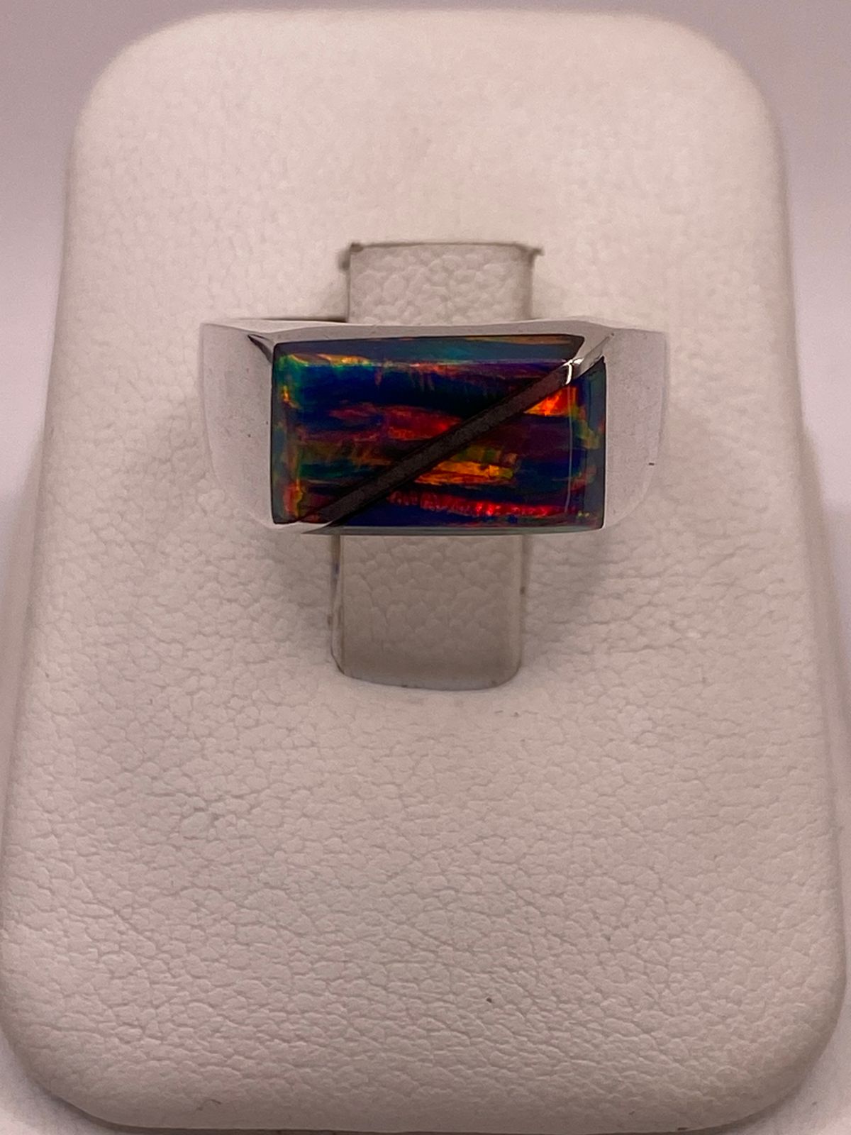 Anillo de Plata Ley 925 con Ópalo de Fuego Azul, vista frontal