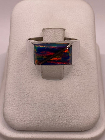 Anillo de Plata Ley 925 con Ópalo de Fuego Azul, vista de detalle