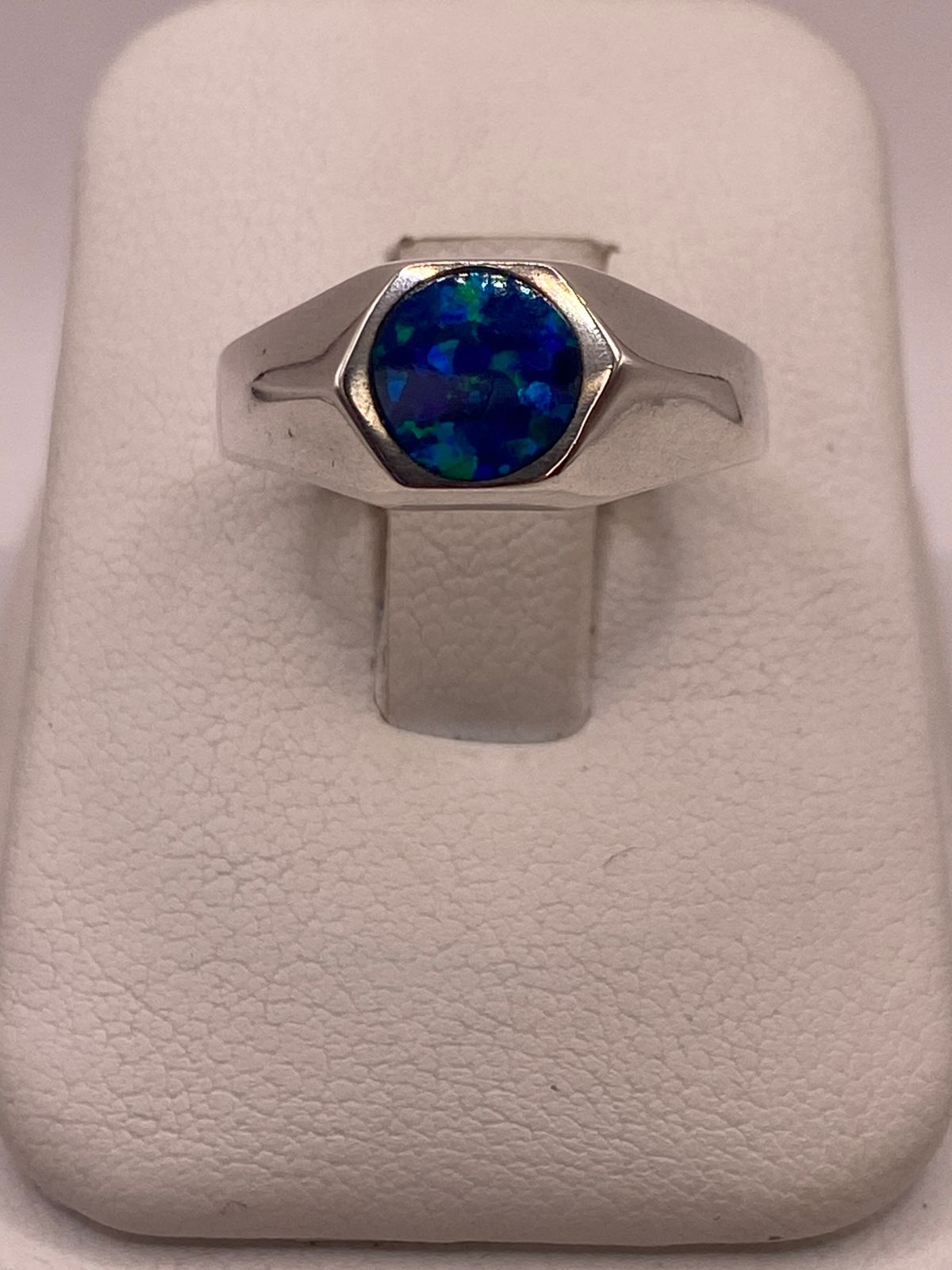 Anillo de Plata Ley 925 con Ópalo de Fuego Azul, vista frontal