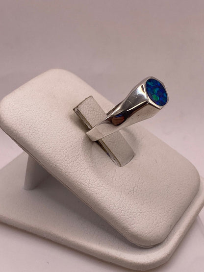 Anillo de Plata Ley 925 con Ópalo de Fuego Azul, vista lateral