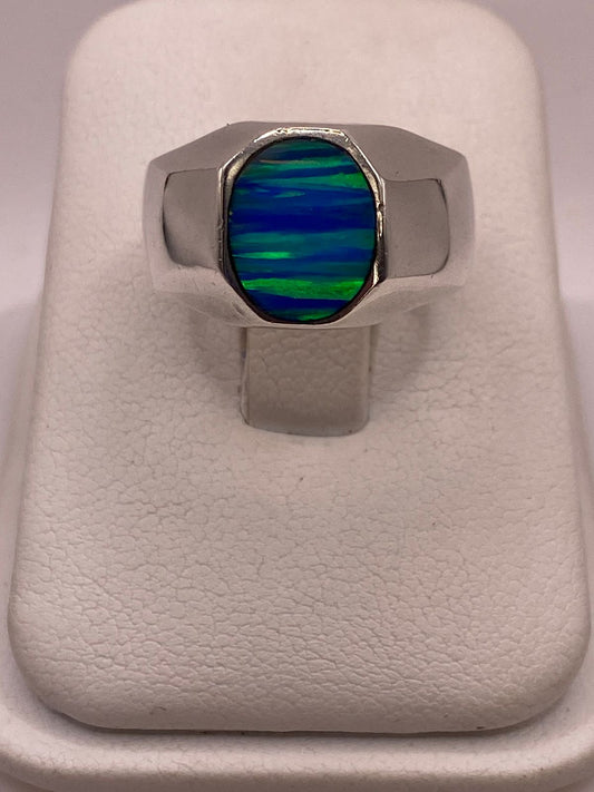 Anillo de Plata Ley 925 con Ópalo de Fuego Azul — ángulo diagonal