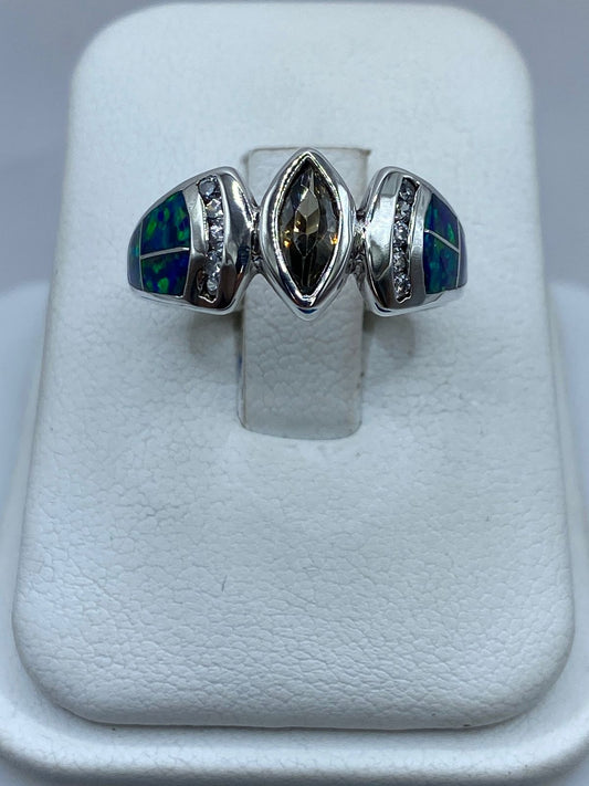 Anillo de Plata Ley 925 con Ópalo de Fuego Azul y Zirconia Verde Olivo — detalle de acabado